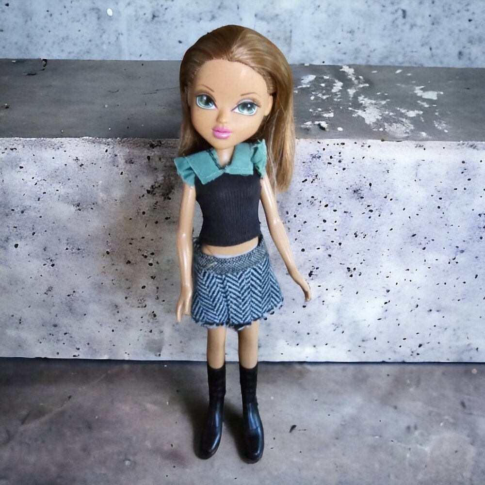 2009 MGA BRATZ Golden Blond Doll